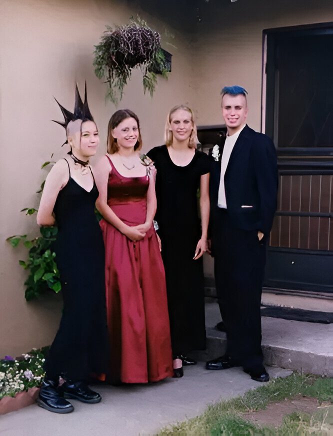 A blue and white logo for suffix design.